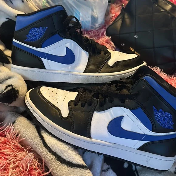 Nike. Blue & black shoes.  Worn once. Nike Daybreak  main image 3
